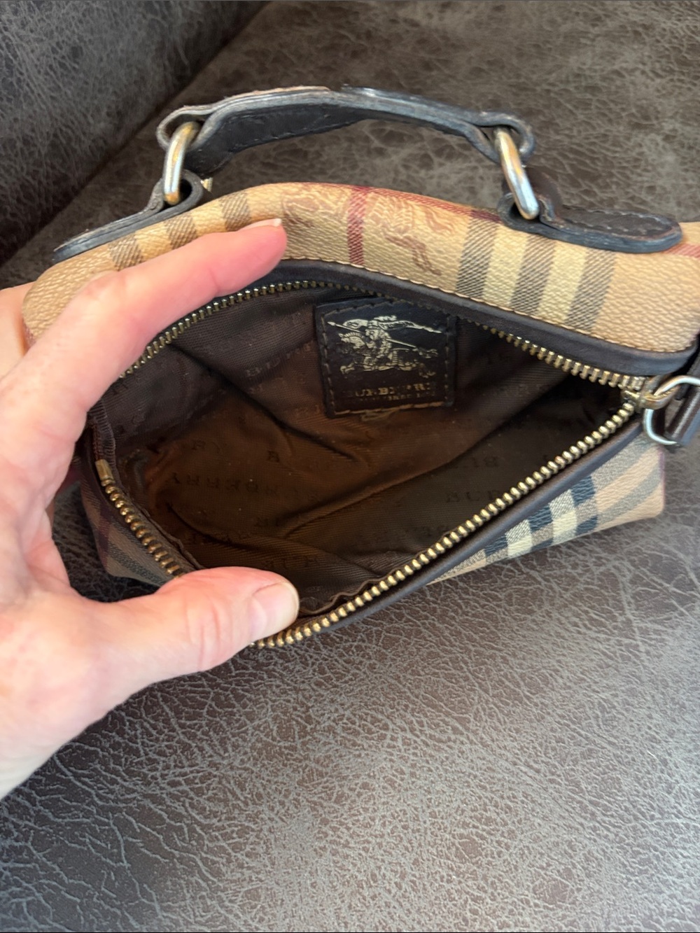 3-for 1-AUTHENTIC Burberry bundle: purse with matching wallet & cosmetic case - Picture 5 of 17